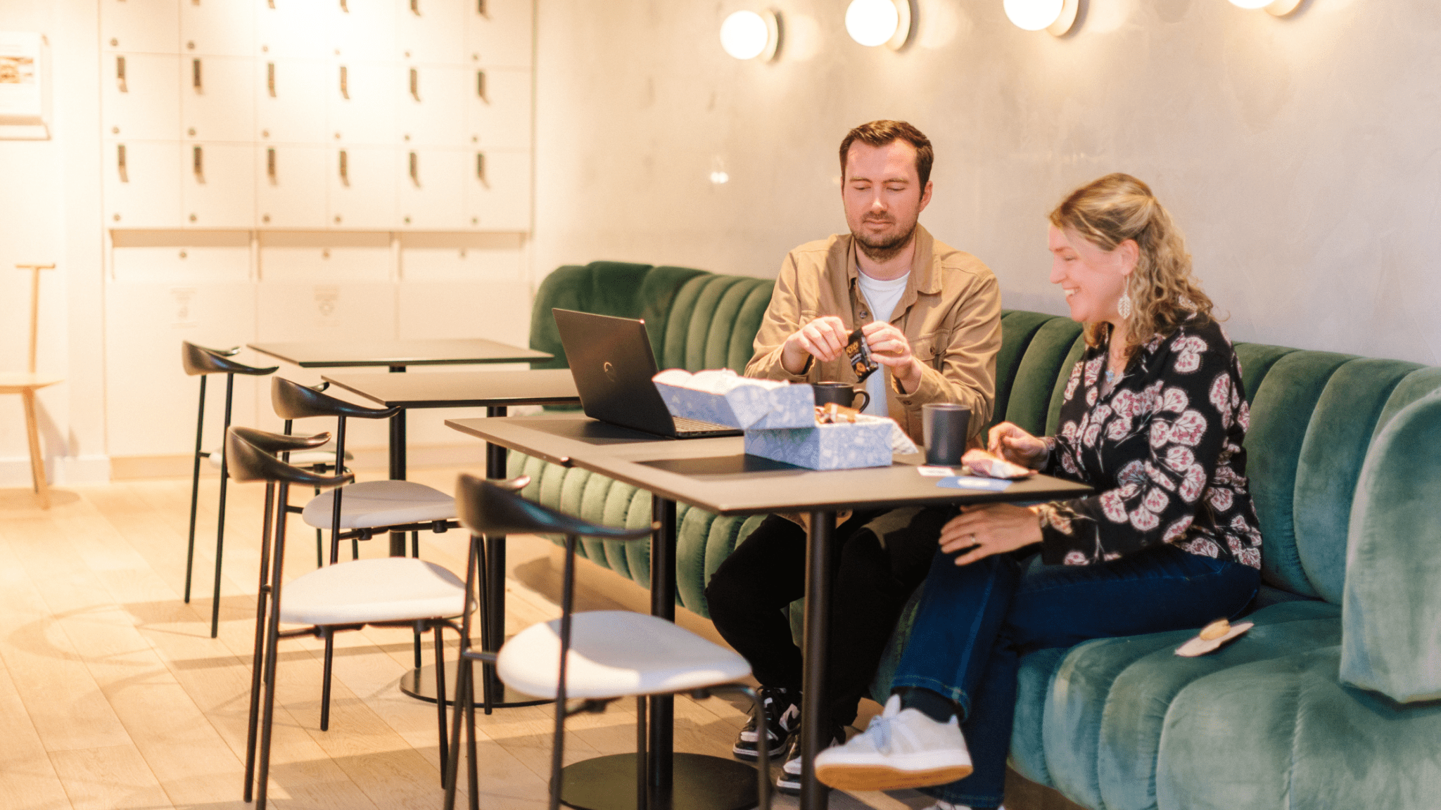Corporate Gift Ideas: How to Impress Clients and Colleagues in 2025 - nibula
