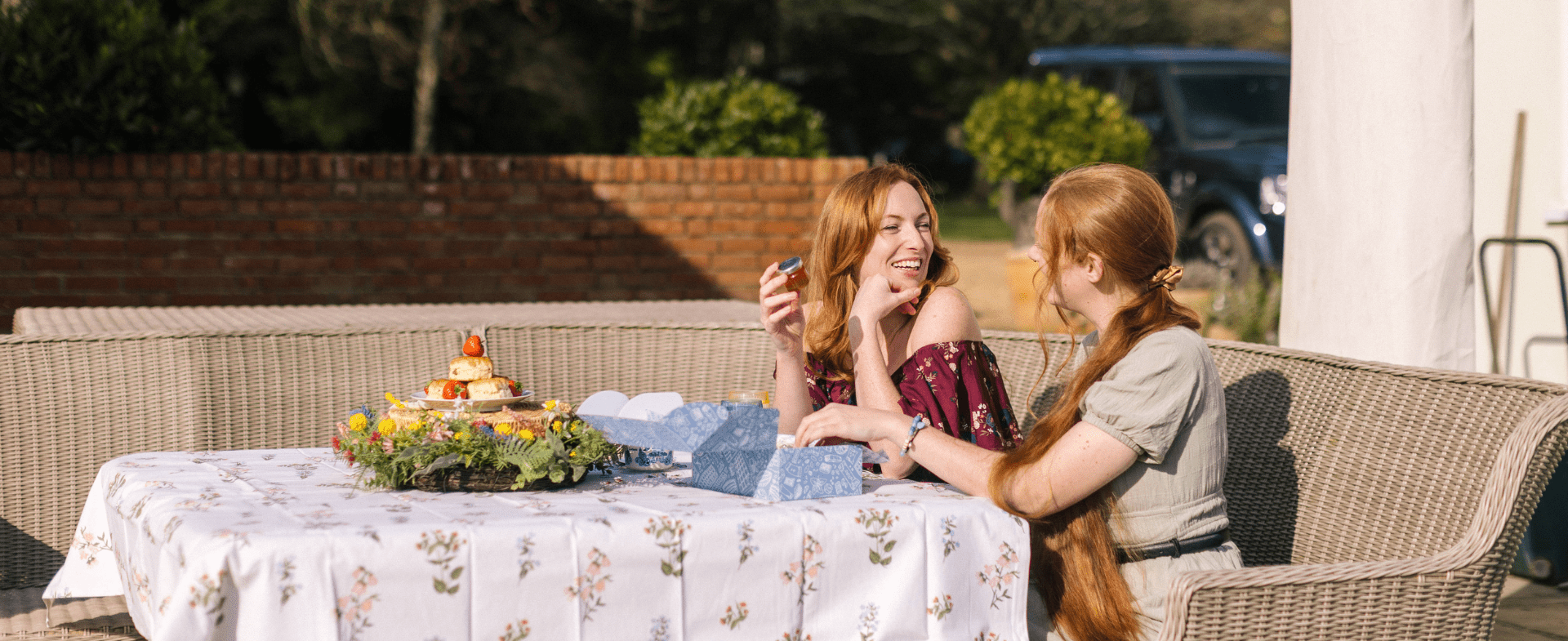 Seasonal Gifting Trends: What’s Hot for Summer 2025 - nibula